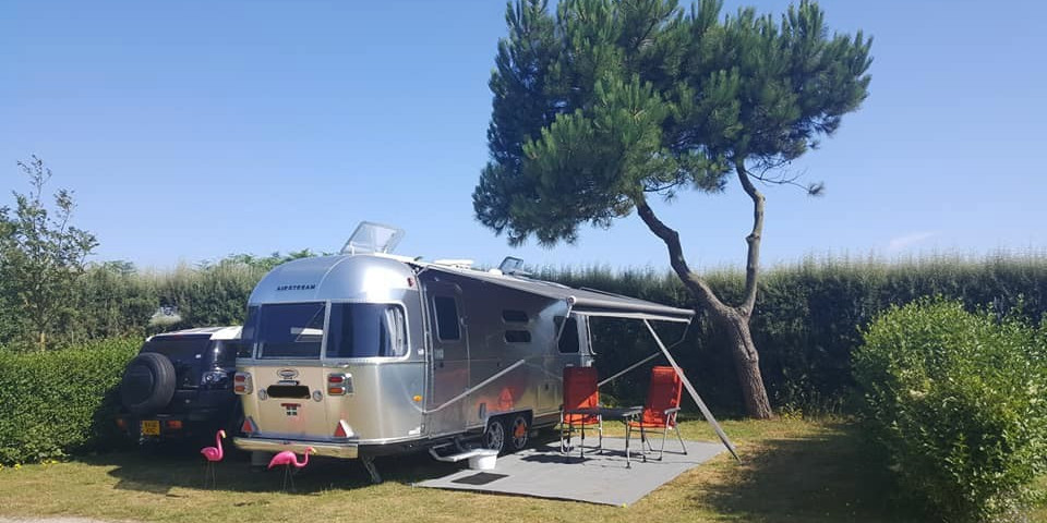 Emplacements camping avec caravane 2.jpg