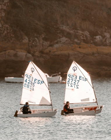 Activités nautiques à Roscoff voile dériveur.jpg