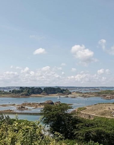 Ile de Batz en Bretagne proche du camping Sunêlia Baie de St Pol.jpg